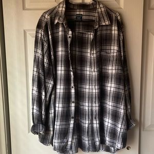 Oversized white/black flannel